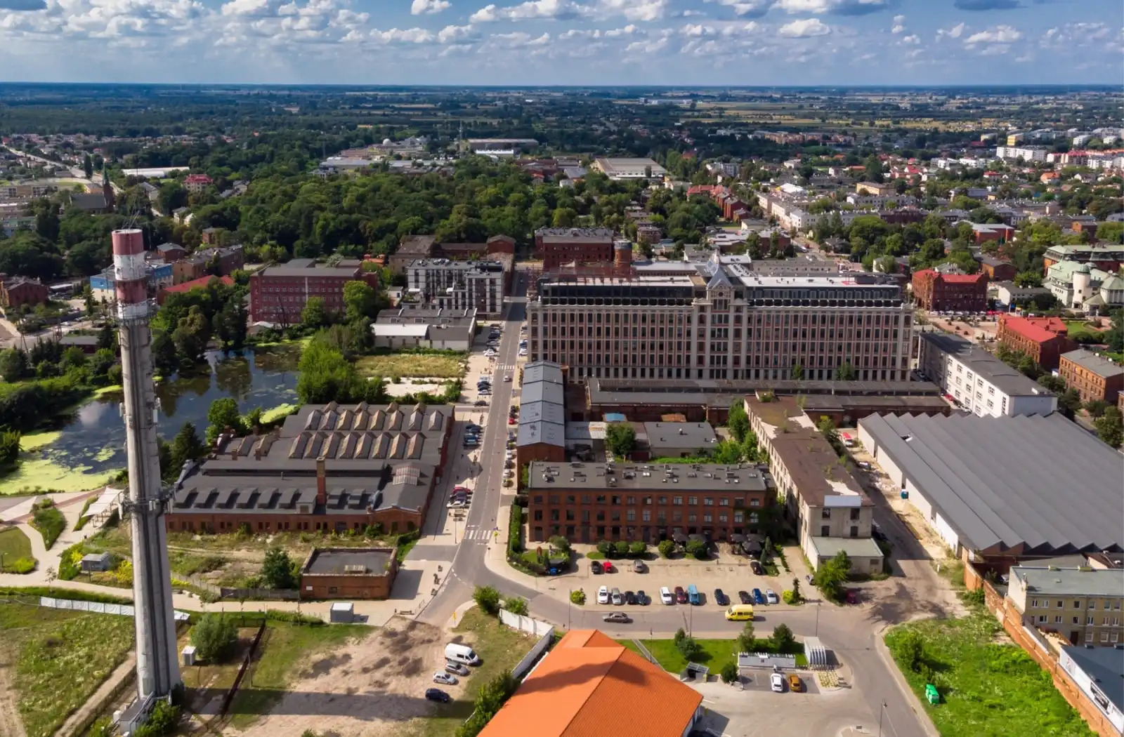 Między kuchnią fabrykanta a stołówką robotniczą